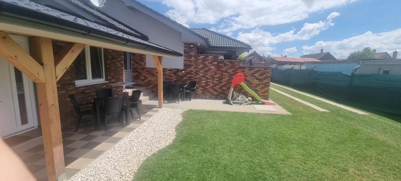 Alexej Apartmany Veľký Meder Buitenkant foto
